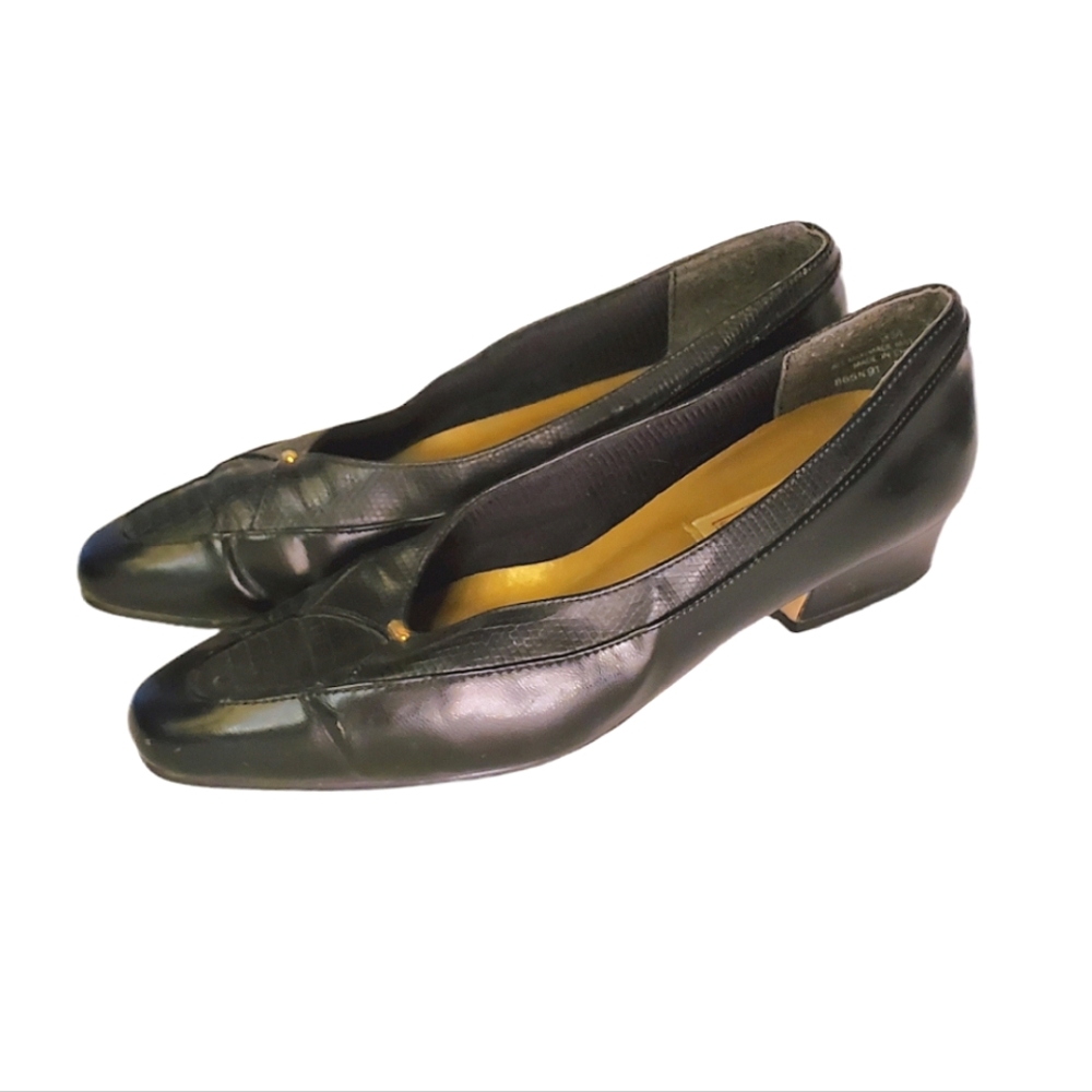 Vintage Black Closed Toe Low Slip On Heels with Decorative Detail